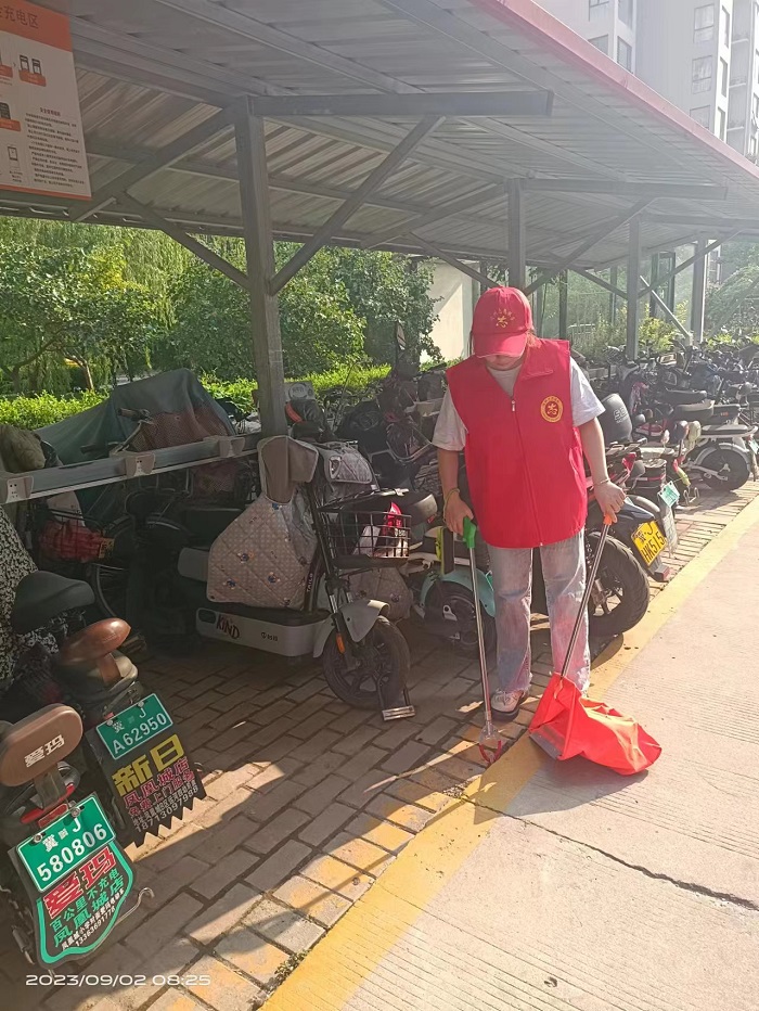 9月2日乐动手机版在凤凰城A区开展志愿服务活动 (1).jpg
