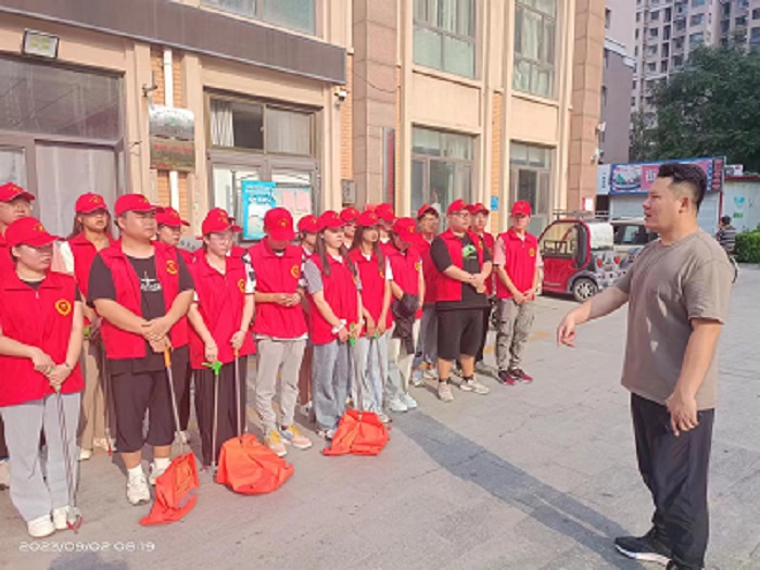 9月2日乐动手机版在凤凰城A区开展志愿服务活动 (4).jpg